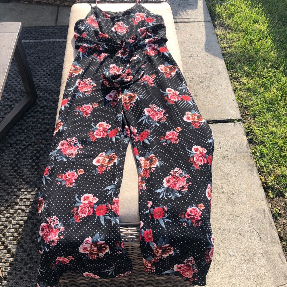 Eye catching jumpsuit with split leg detail